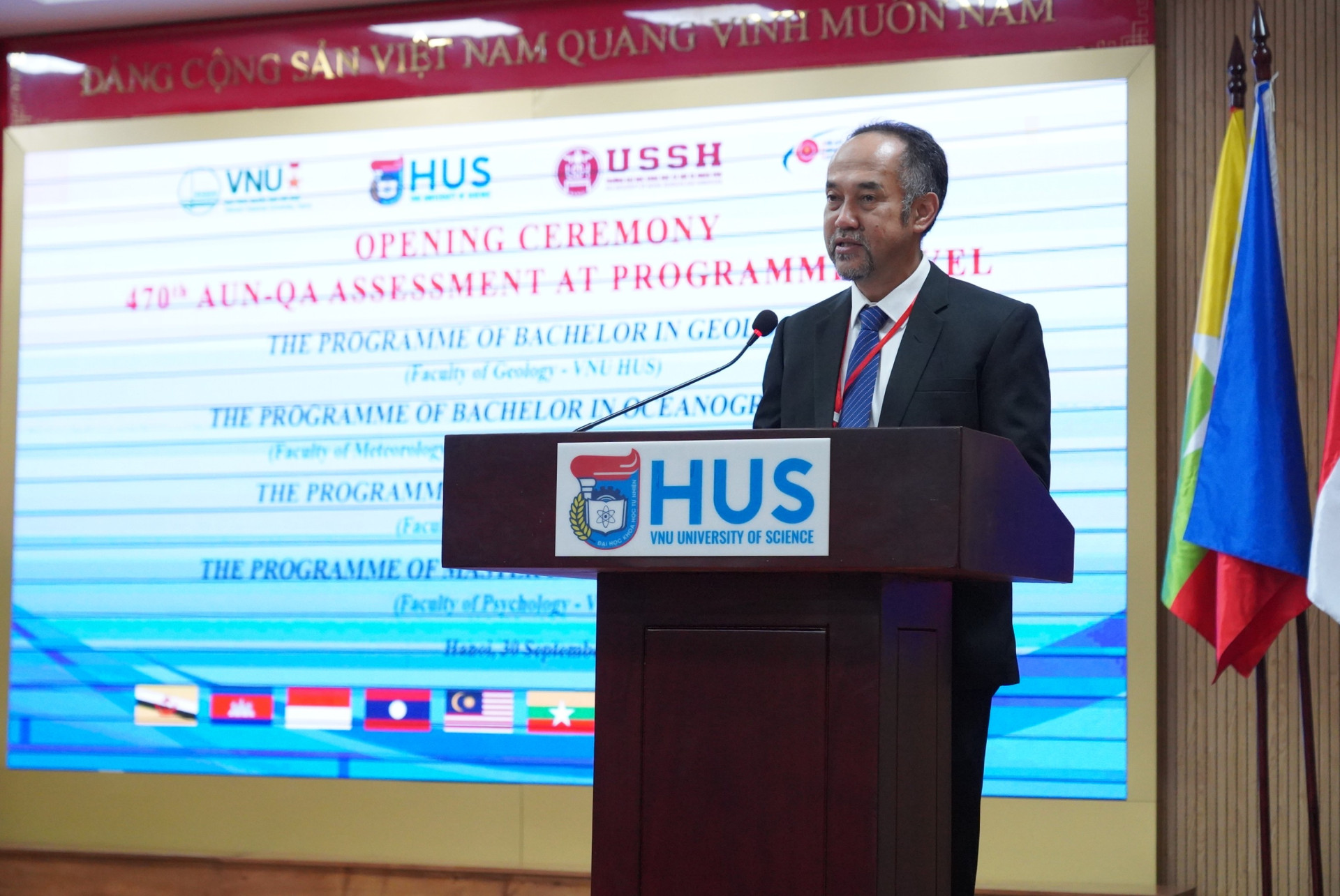 GS.TS. Satria Bijaksana - Trưởng Đoàn đánh giá Chương trình AUN-QA lần thứ 470 phát biểu 